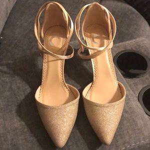 Journee collection luela pump in rose gold